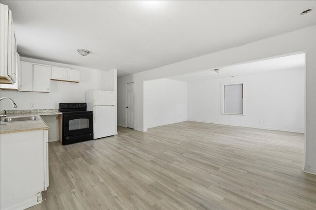 Photo - 2828 N Gale St