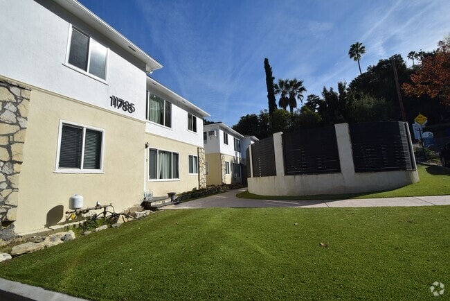 Building Photo - 11785 Laurelwood Dr Unit 15 Rental