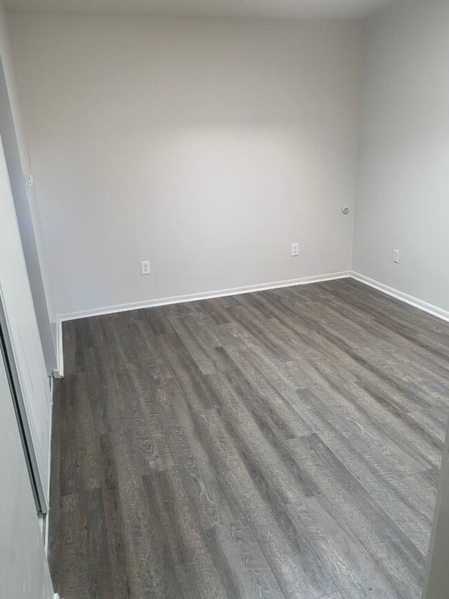 Photo - Adorable Studio in established neighborhood