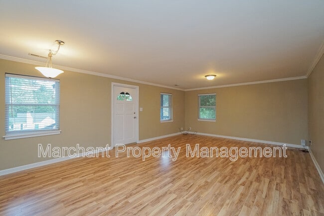 Photo - 717 Bennett St