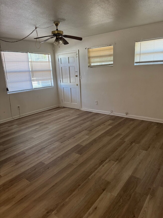 Photo - 4839 Rochdale Rd