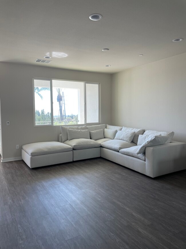 Photo - 712 Highline Way