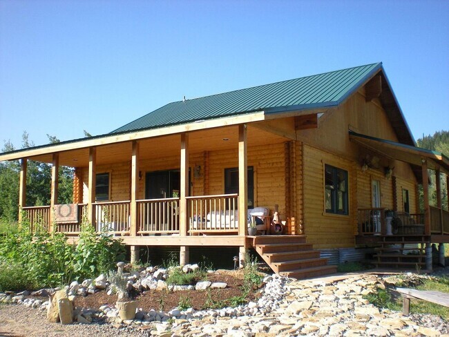 Building Photo - Custom chalet located in an exclusive neig... Rental