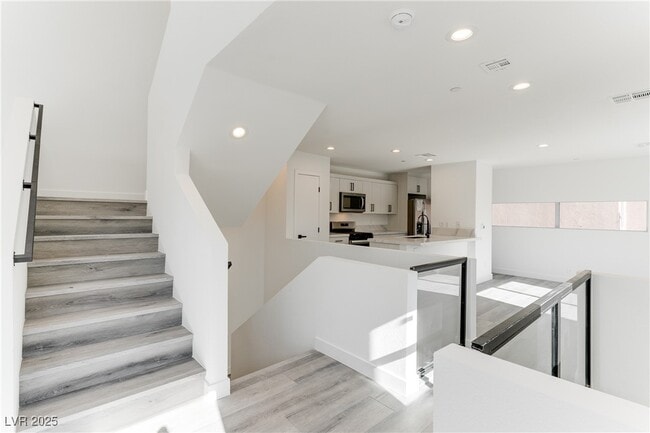 Photo - 254 Tower St