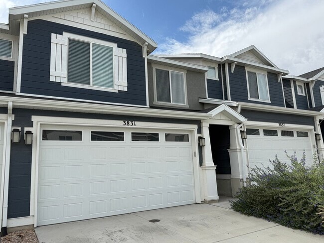 Photo - Beautifully Updated 4-Bedroom Townhome in ...