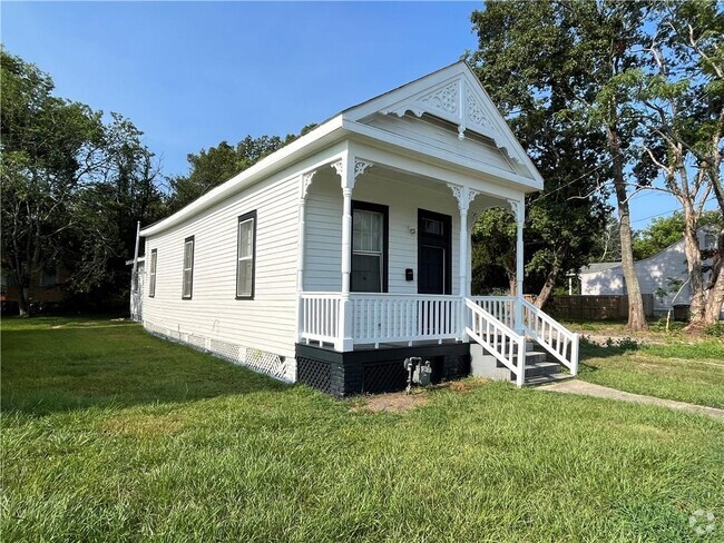 Building Photo - 1003 Texas St Rental