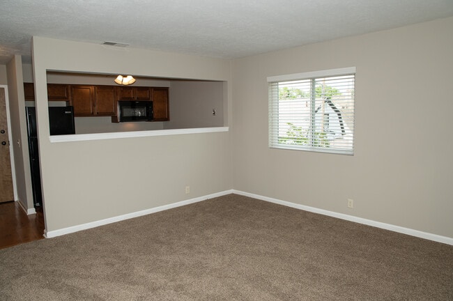 Living - 1301 S 31st St Unit 8