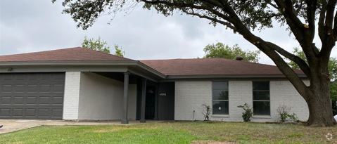 Building Photo - 7309 Fredricksburg Dr Rental