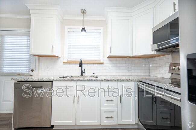 Building Photo - 415 Parkdale Dr Unit 18C Rental