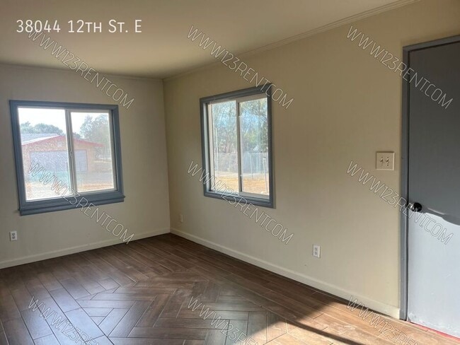 Photo - 38044 12th St E