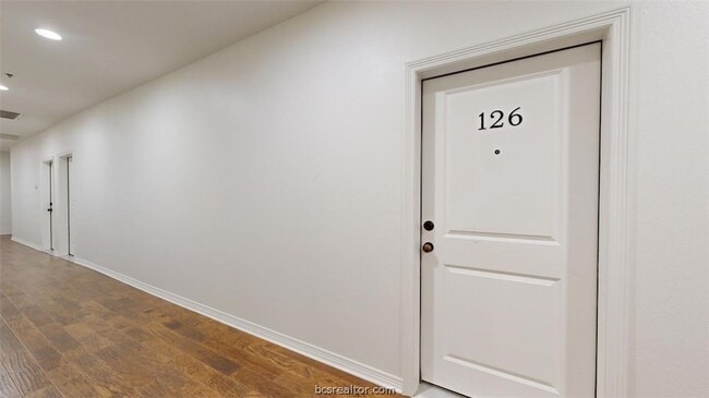 Photo - 206 N Main St Unidad 126