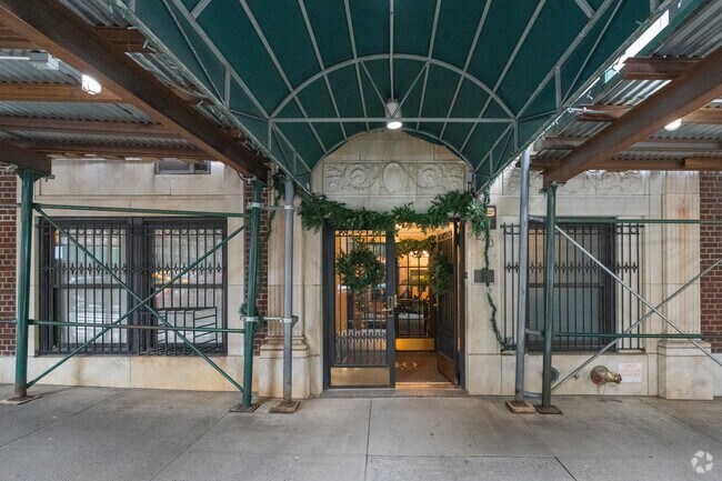 Photo - 240 W West End Ave