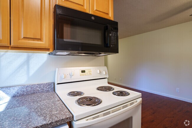 1BR, 1BA - 610SF Classic - Kitchen