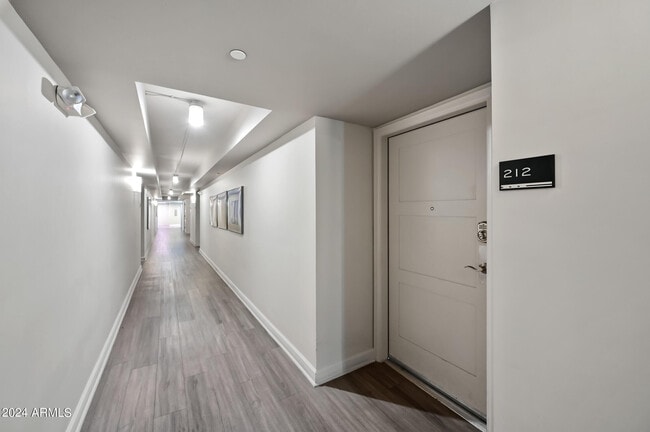 Building Photo - 535 W Thomas Rd Unit Apt 212