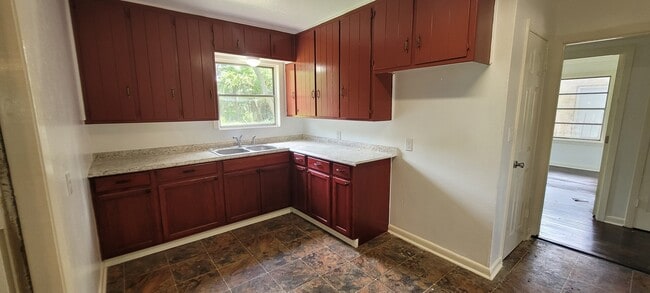 Photo - 5811 Westdale St