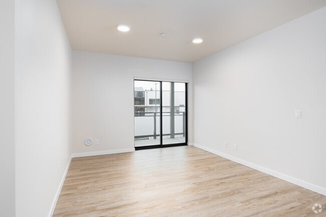 2BD, 2BA - 1,018SF