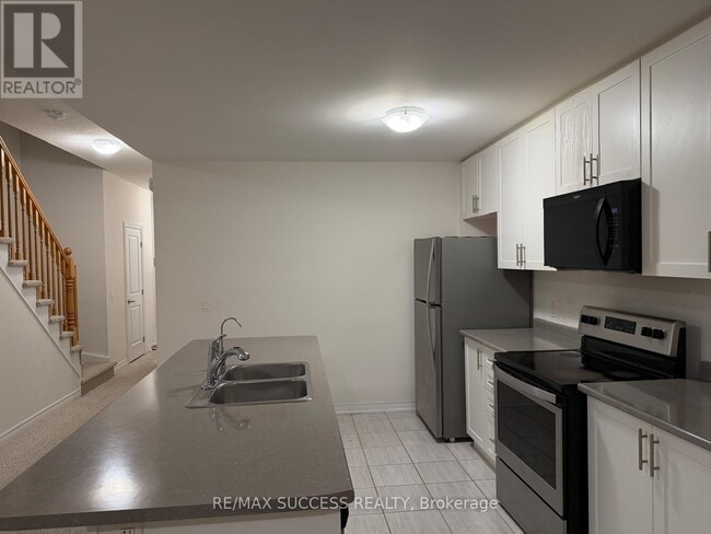 Photo - 77 Diana Ave