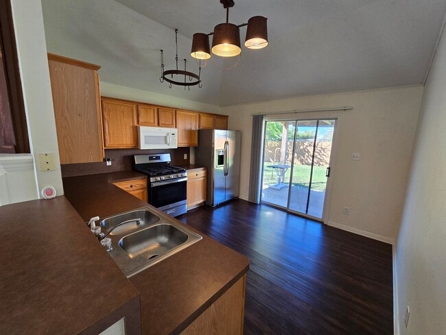 Photo - College Station - 3 bedroom / 2 bath / Garage / Fenced in back yard.