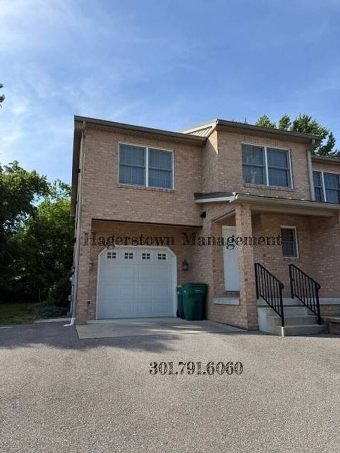 Lovely Brick Duplex in Smithsburg - Lovely Brick Duplex in Smithsburg