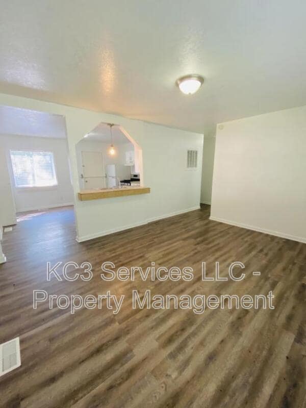 Photo - 9303 Stark Ave