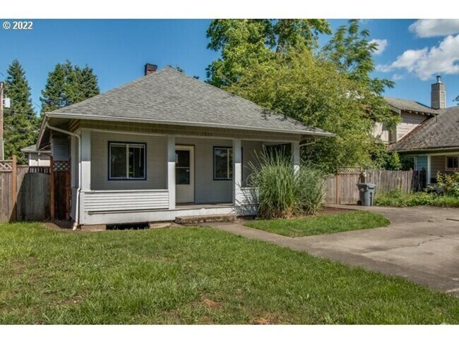 Building Photo - 3 Bedroom House on Jefferson St Near Downt...