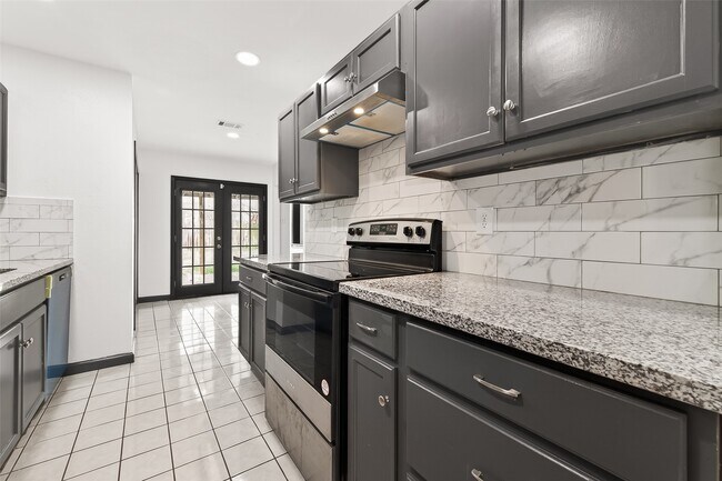 Photo - 6711 Vanlynn Ln