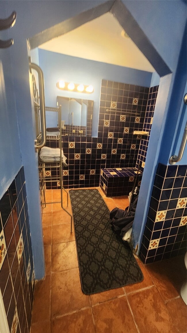 Building Photo - 2317 Southgate Blvd