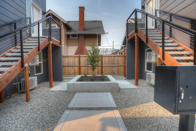 Photo - Like New! North Tacoma, 6th Avenue District Unit 641 N Fife #A