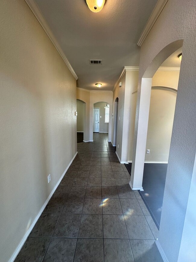 Photo - Spacious 4/2.5 Rental in Great ISD & LOTS ...