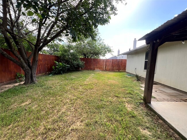 Building Photo - 2427 Halstead Dr Rental