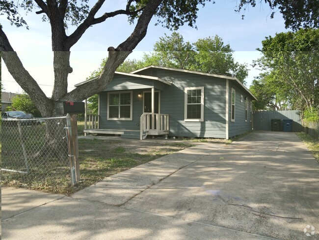 Building Photo - 2530 Halsey St Rental