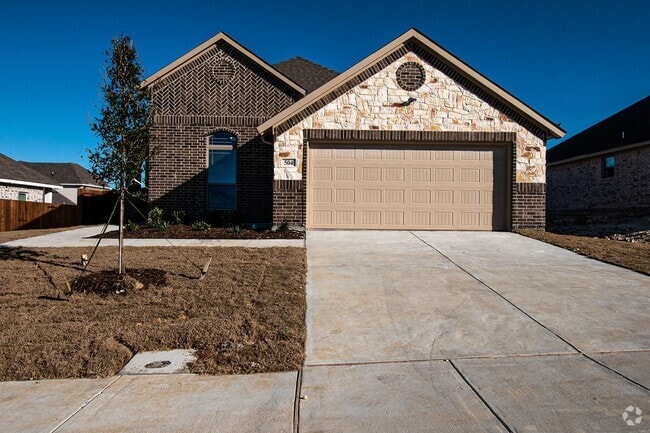 Building Photo - 504 Lakeway Ln Rental