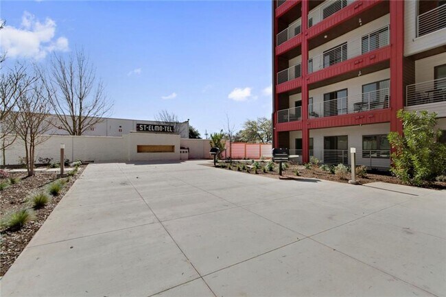 Photo - 1/1 Condo on Hot SOCO Unidad 122