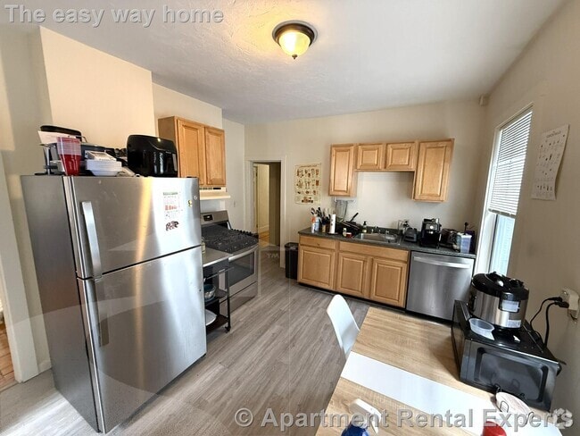 Building Photo - 61 Webster Ave Rental