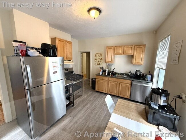 Building Photo - 61 Webster Ave Rental