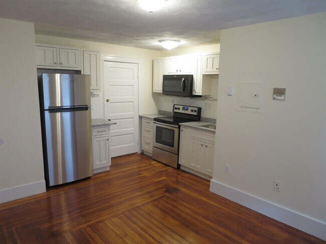 Building Photo - 14 Garrison Ave Unit 2