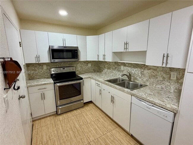 Photo - 9429 SW 76th St Unit W25