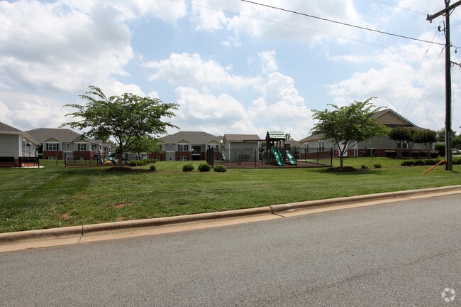 Auburn Trace Apartments
