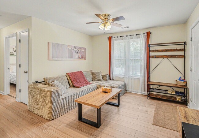 Photo - 253 White Oak Rd Unit Apt H