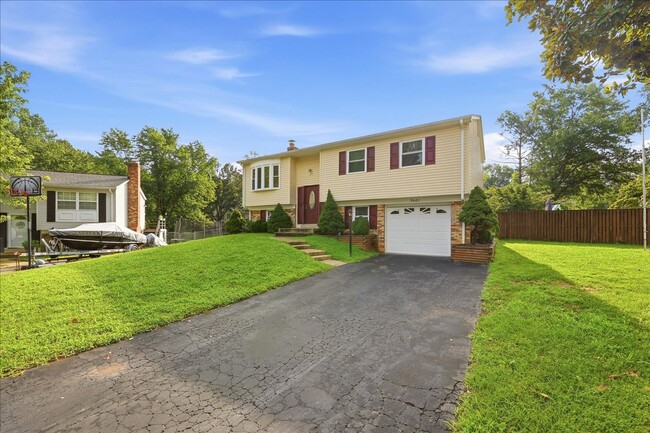 Photo - 5481 Saddler Ln