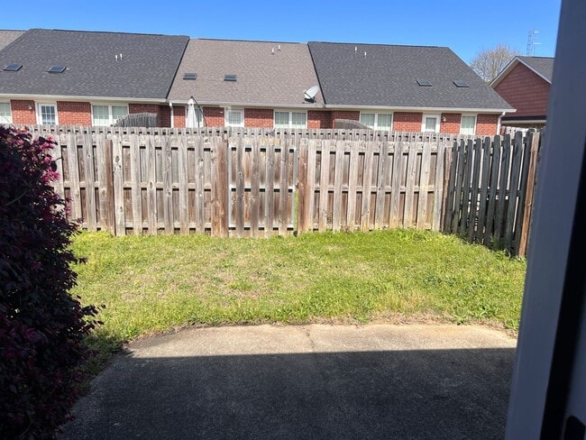 Photo - 911 Bryan Cir