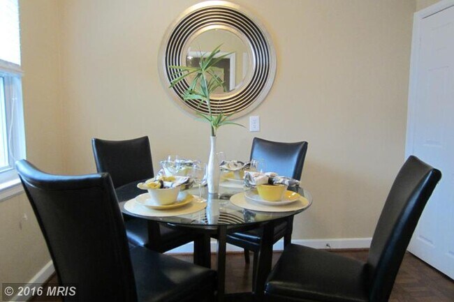 Photo - 906 S Highland St