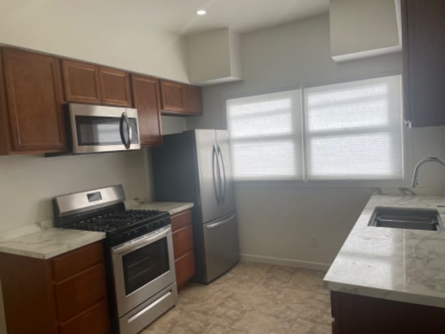 1000 W 22nd St