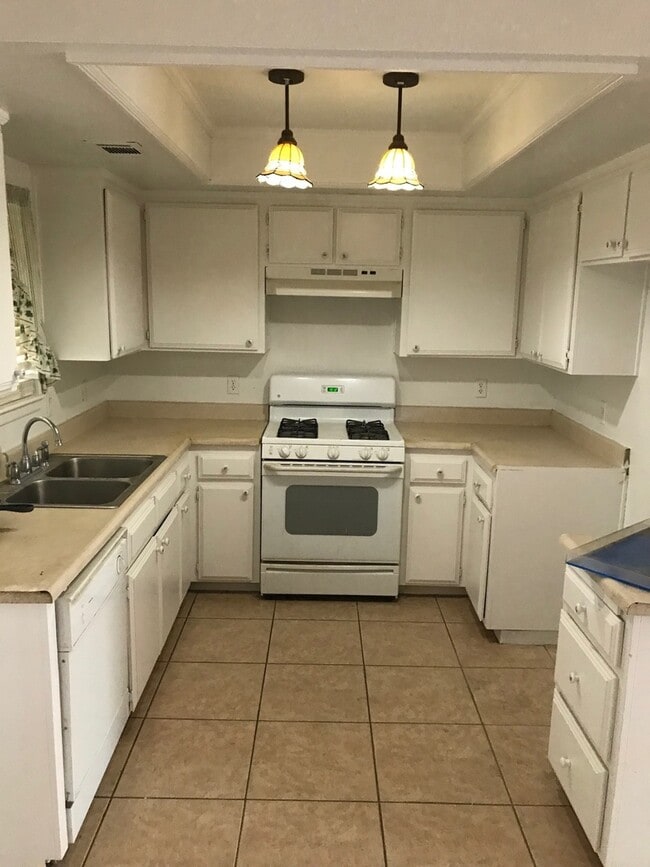 Photo - 3 BEDROOM APPLE VALLEY HOME