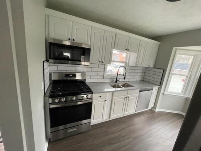 Photo - 3896 Parkdale Rd