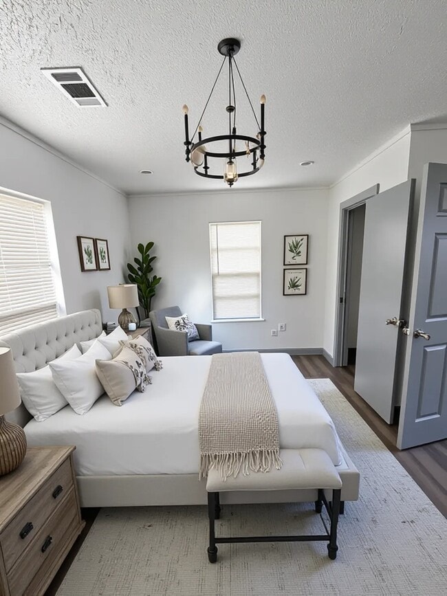 Photo - 608 E 4th St