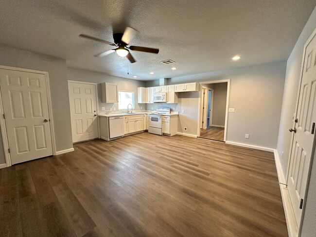 Photo - Beautiful 2 bedroom/2 bathroom Available soon!