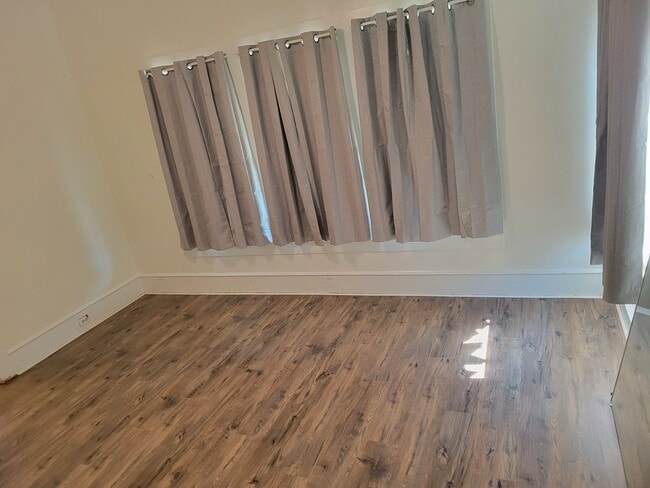 Photo - 606 E Avenue C