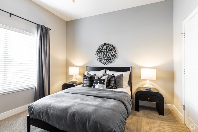 2BR, 2BA - 1150SF