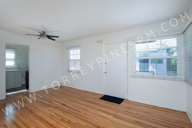 Photo - 2073-2079 Emerald St